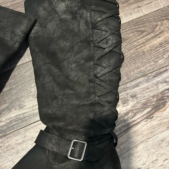 Stylish Black Women's Boots - Picture 5 of 6